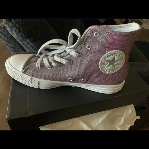 Converse - Picture 2 of 3